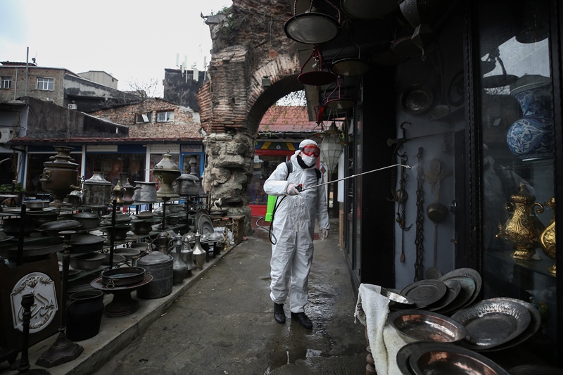 Εξαπλώνεται ο ιός στην Τουρκία: 131 νεκροί, πάνω από 9.000 τα κρούσματα