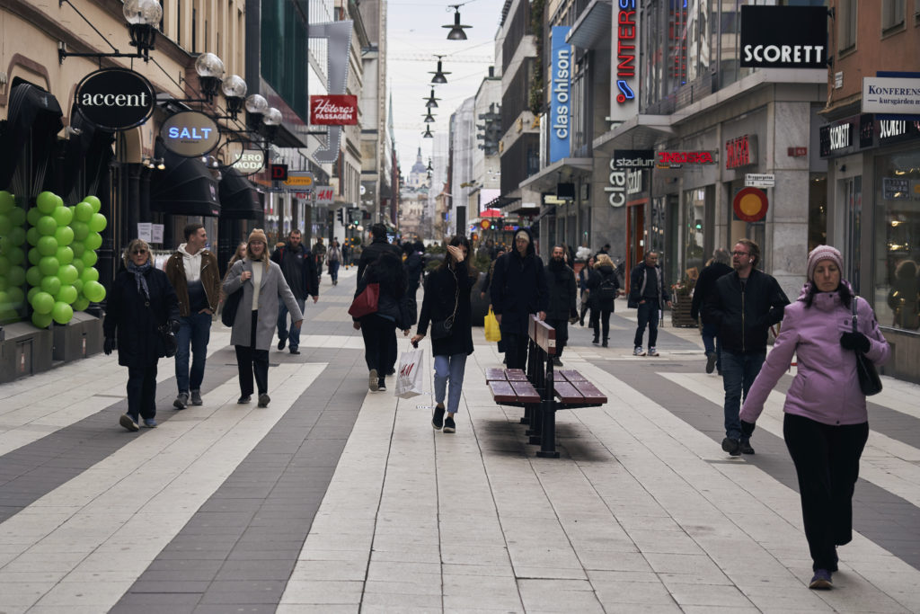 Ελληνίδα περιγράφει τη ζωή στη Σουηδία με κορονοϊό: «Πηγαίνετε κομμωτήριο, κάντε αγορές μας προτρέπει η κυβέρνηση»