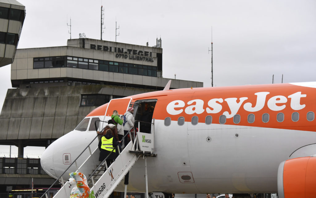 Διακόπτει όλες τις πτήσεις της η eazyJet λόγω κορονοϊού