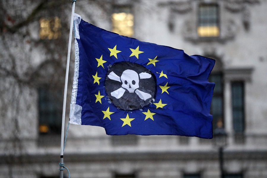 Deusche Welle: Ο κορονοϊός «σκοτώνει» και την ΕΕ – Τι αναφέρεται για τον Μανώλη Γλέζο