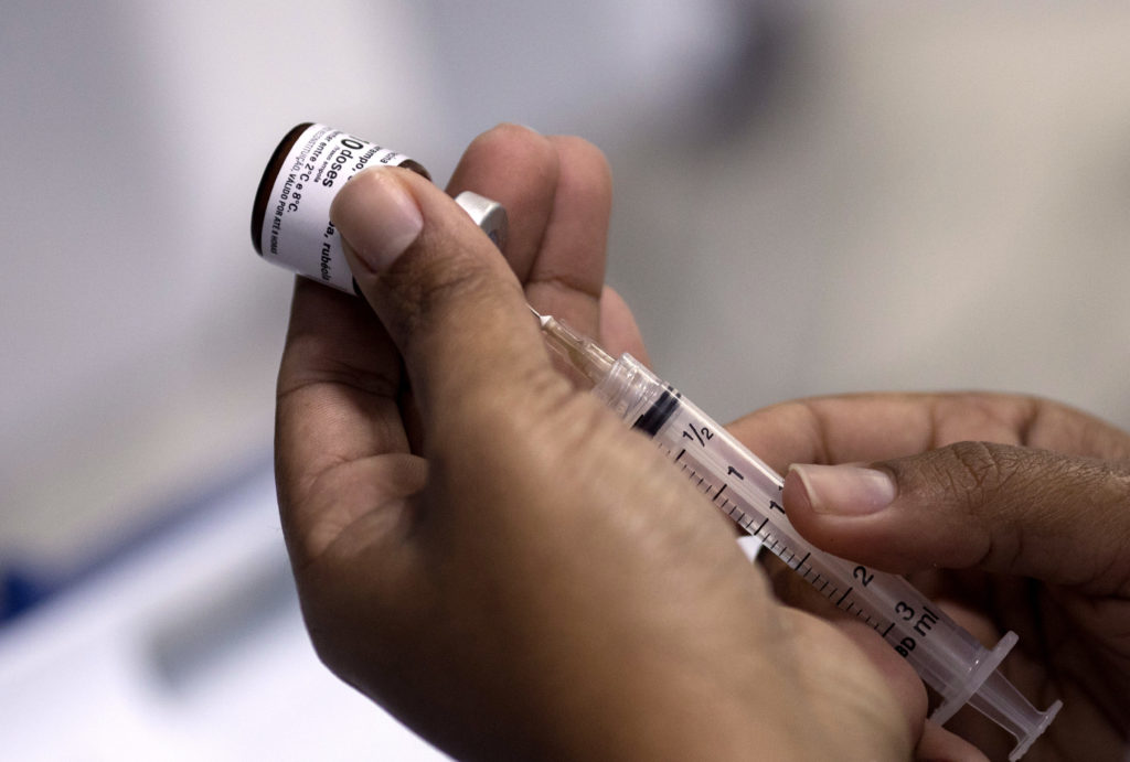 Κορονοϊός: Πόλεμος για το εμβόλιο – Σε εξέλιξη πάνω από 100 προγράμματα εμβολίων
