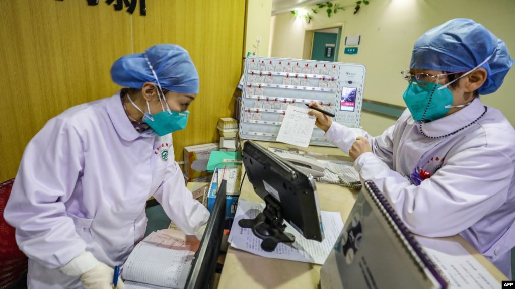 Η Κίνα θέλει τη ρεβάνς: Παρασκευάζει πειραματικό εμβόλιο σε μεγάλη κλίμακα