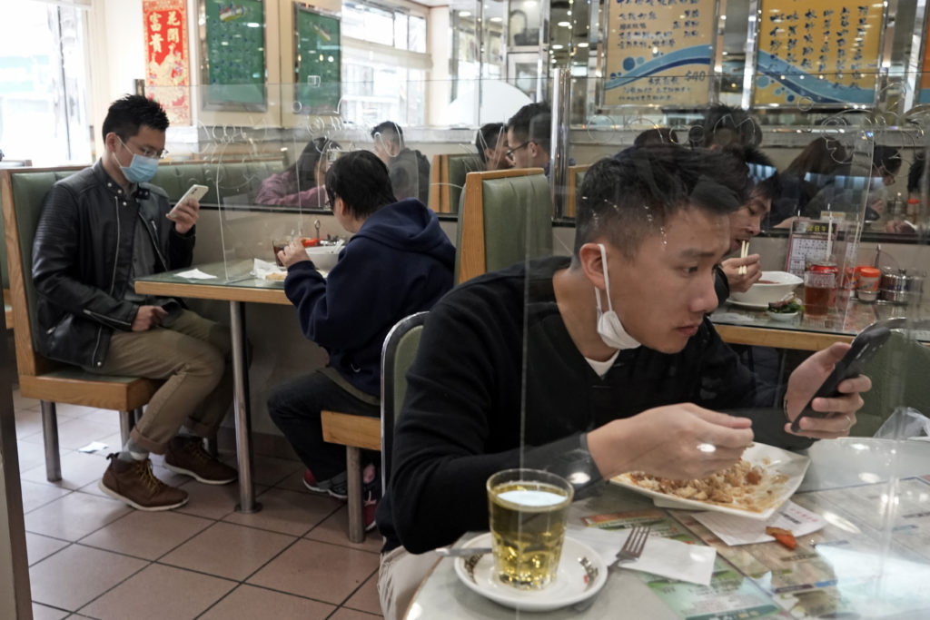 Κίνα: Τρεις οικογένειες μολύνθηκαν από κορονοϊό στο ίδιο εστιατόριο μέσω του κλιματισμού