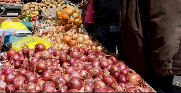Οι παραγωγοί και πωλητές αγροτικών προϊόντων προσέφυγαν στο ΣτΕ για τις λαϊκές αγορές