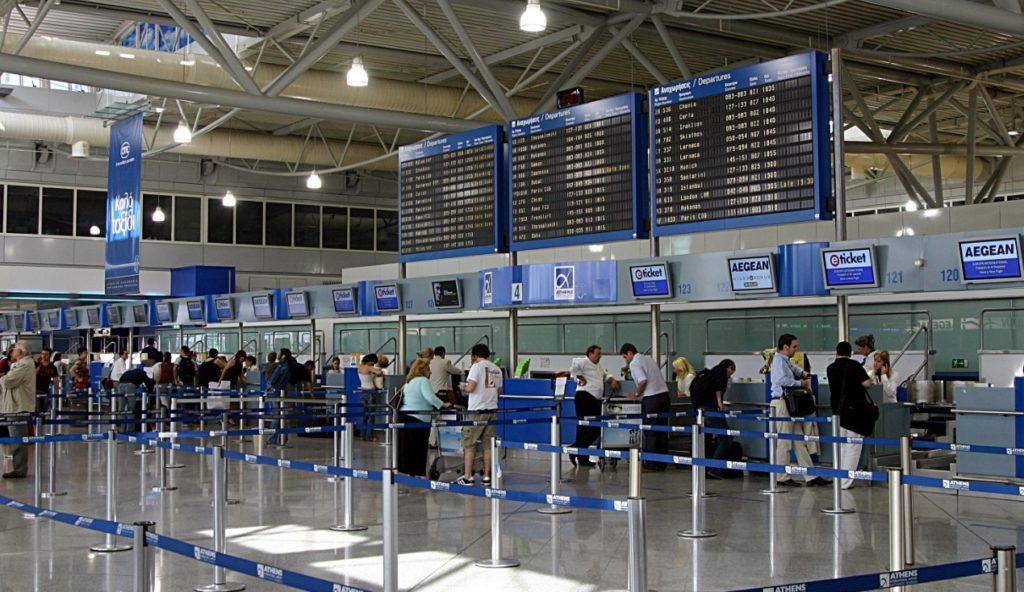 Εκατοντάδες οι απολύσεις στα αεροδρόμια
