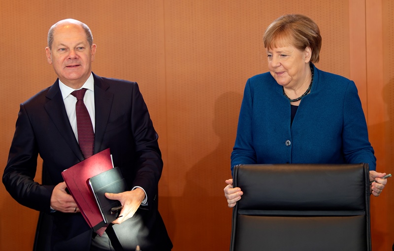 Der Spiegel: Μικροπρεπής και δειλή η άρνηση του Βερολίνου για ευρωομόλογα