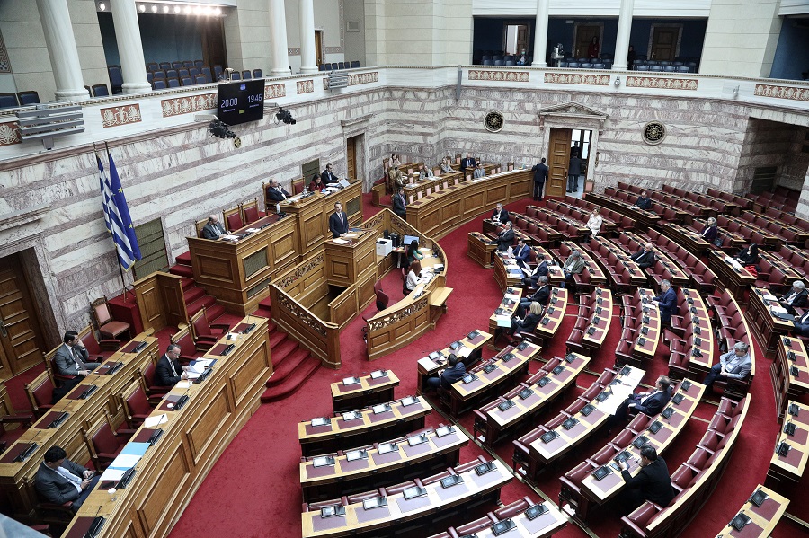 Σε συναγερμό τα κομματικά επιτελεία για πολιτικές εξελίξεις μετά την «εποχή κορονοϊού»