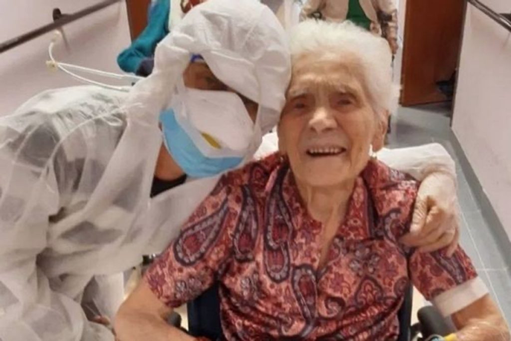 Ιταλία: Γιαγιά 104 ετών νίκησε τον κορονοϊό και την ισπανική γρίπη