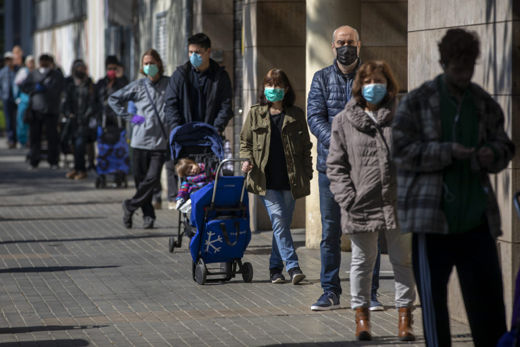 Κορονοϊός: 637 νεκροί σε 24 ώρες στην Ισπανία – Επιβραδύνθηκε ο ρυθμός αύξησης των θανάτων