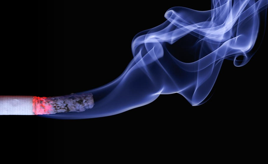 Βρετανία: «Σταματήστε το κάπνισμα», συνιστούν οι ειδικοί λόγω κορονοϊού