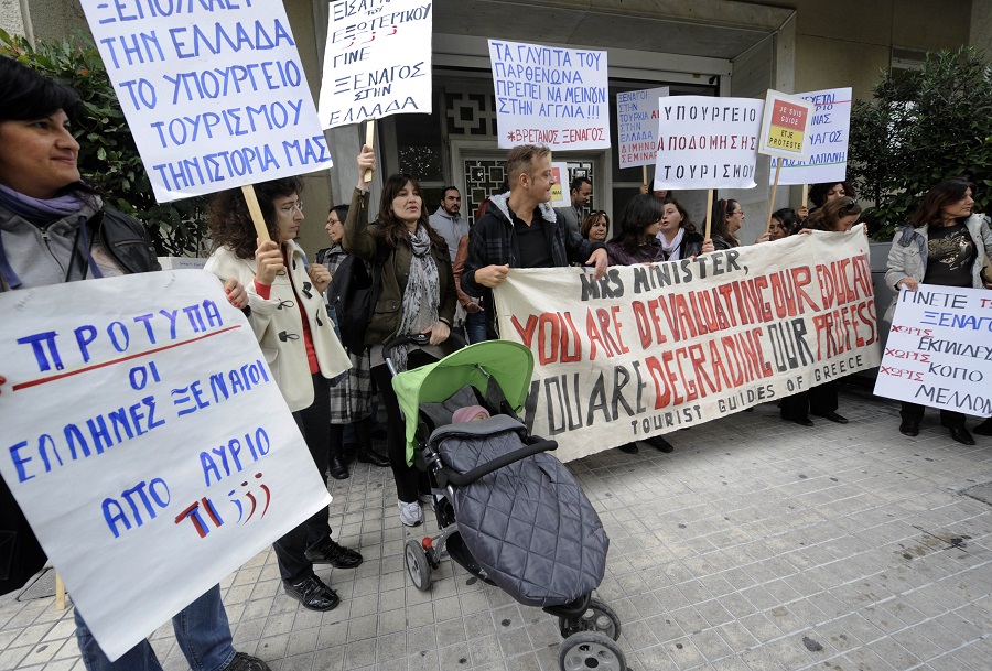 Άφησαν τους ξεναγούς χωρίς βοήθημα