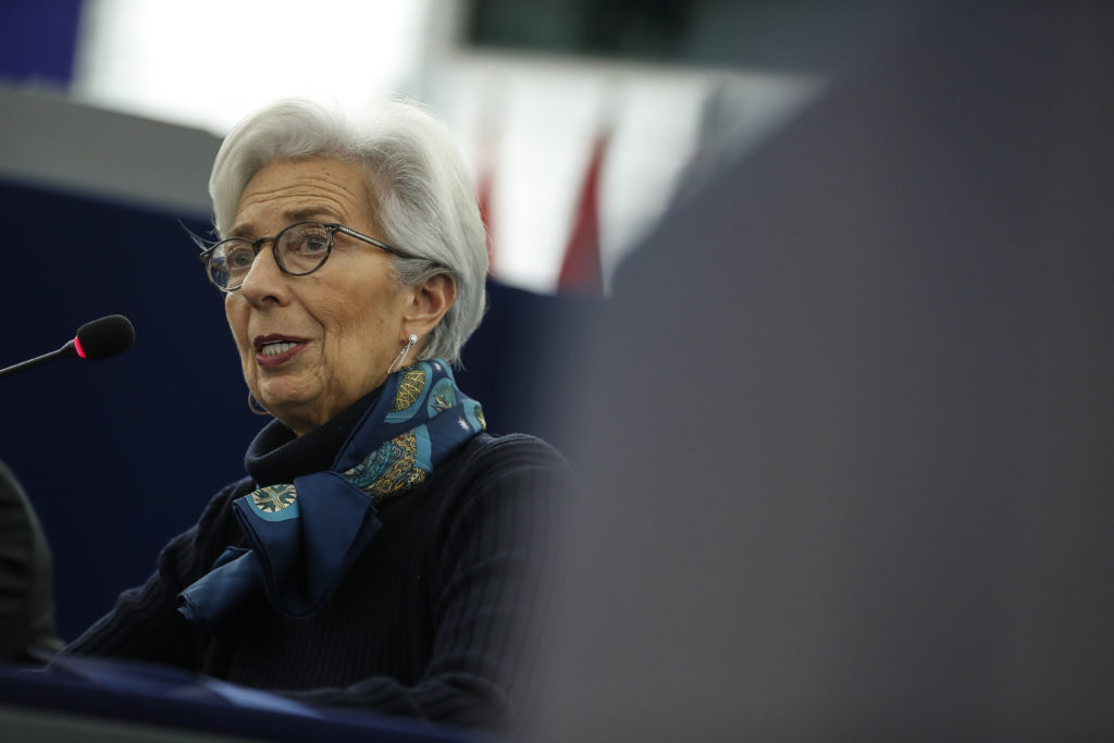 Αυστηρή προειδοποίηση από την ΕΚΤ: Η Ευρωζώνη ίσως χρειαστεί μέτρα ύψους ακόμα και 1,5 τρισ. ευρώ