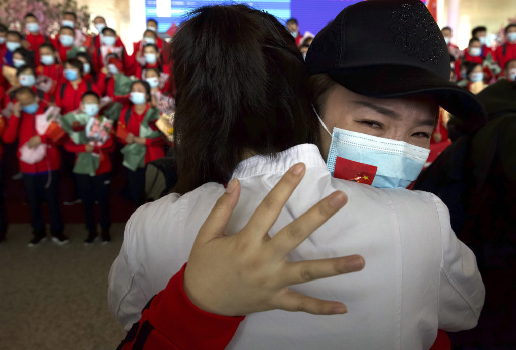 Δάκρυα χαράς στην Κίνα: Τέλος στο lockdown της Ουχάν (Photos – Video)
