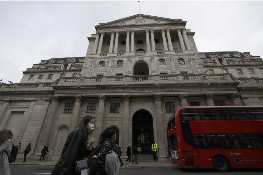 Η Τράπεζα της Αγγλίας τυπώνει χρήμα για να εμποδίσει την εξάπλωση του ιού και στην… οικονομία