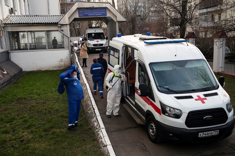 Κορονοϊός-Ρωσία: Ανησυχία από τα 2.000 νέα κρούσματα