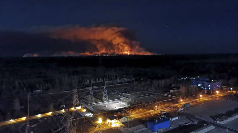 Τσερνόμπιλ: «Καμπανάκι» από ακτιβιστές για διαρροή ραδιενέργειας καθώς η φωτιά πλησιάζει τον ανενεργό αντιδραστήρα