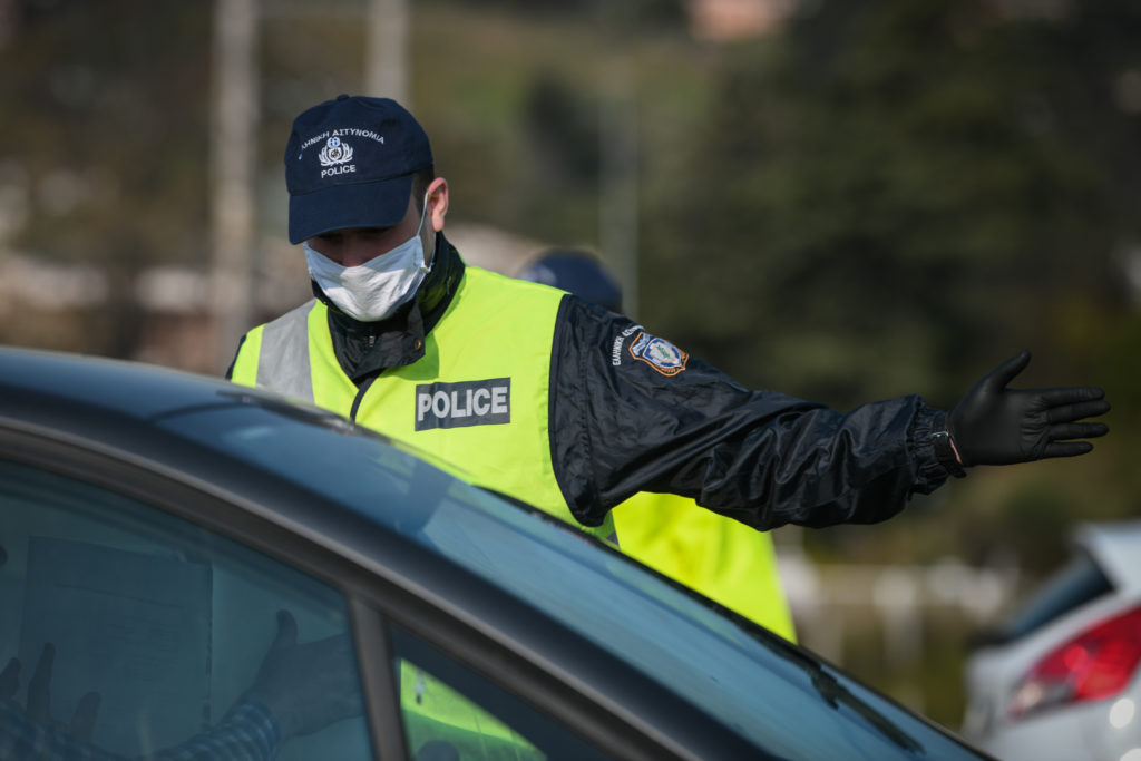 Σενάρια για απαγόρευση κυκλοφορίας αυτοκινήτων από το βράδυ της Ανάστασης έως και την Κυριακή του Πάσχα