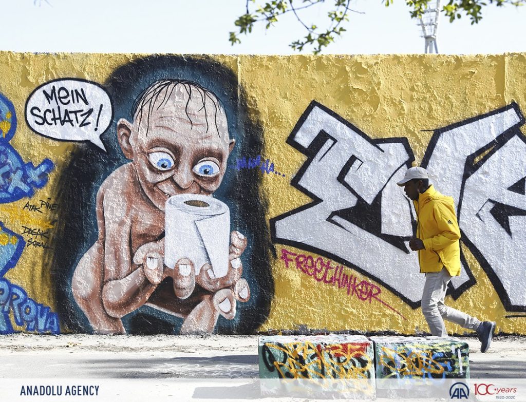 Καλλιτέχνες δρόμου «αντιδρούν» σε έναν κόσμο πανδημίας (Photos)