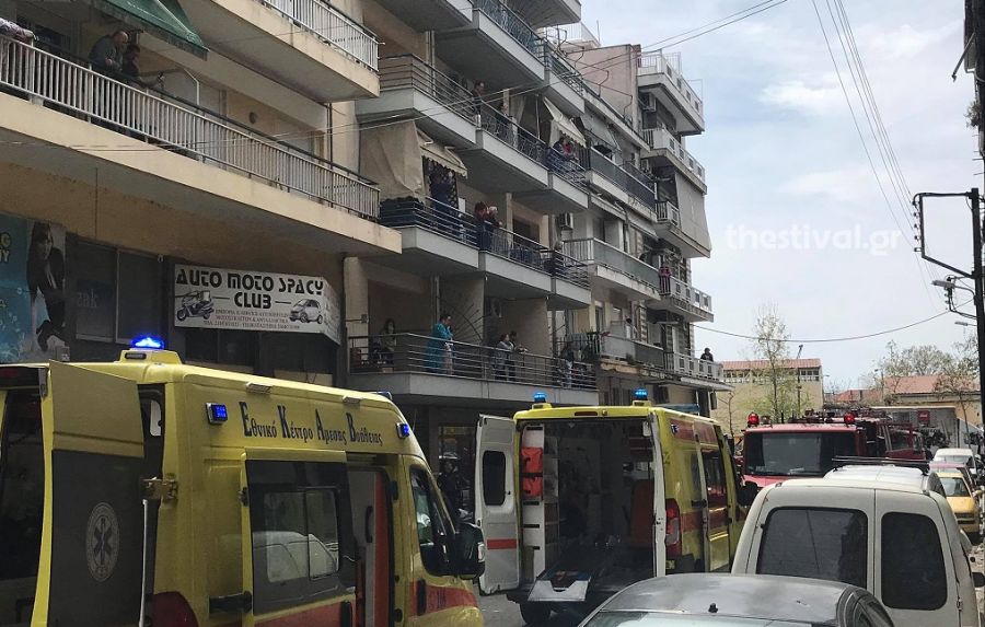 Πυρκαγιά σε διαμέρισμα στο κέντρο της Θεσσαλονίκης – Απεγκλωβίστηκε άντρας με βαριά εγκαύματα (Photos)