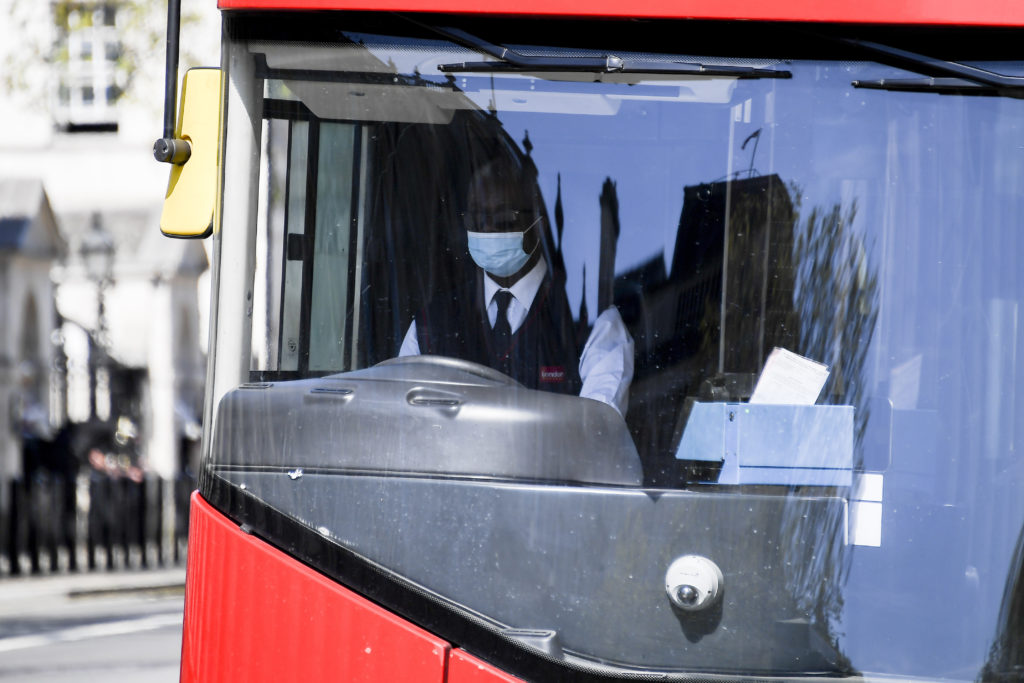 Βρετανία – Κορονοϊός: Αυξημένη προστασία στα λεωφορεία του Λονδίνου, μετά τον θάνατο 20 οδηγών