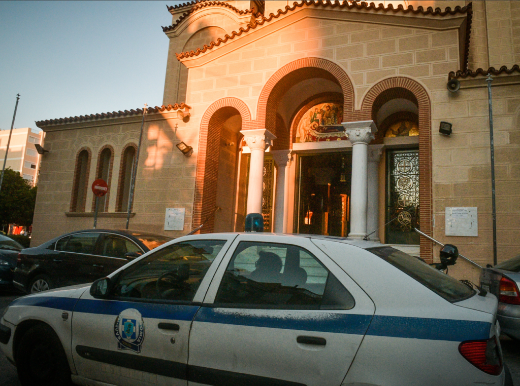 Ένταση έξω από ναό στον Κορυδαλλό παρουσία του χρυσαυγίτη Παναγιώταρου – 18 προσαγωγές