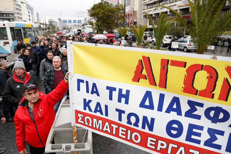 ΣΥΡΙΖΑ: Η κυβέρνηση να αφήσει στα συρτάρια τα ζοφερά της σχέδια σε βάρος των εργαζομένων