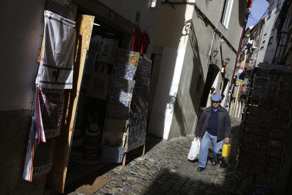 Πορτογαλία – Kορονοϊός: 138 πρόσφυγες βρέθηκαν θετικοί σε δομή στη Λισαβόνα