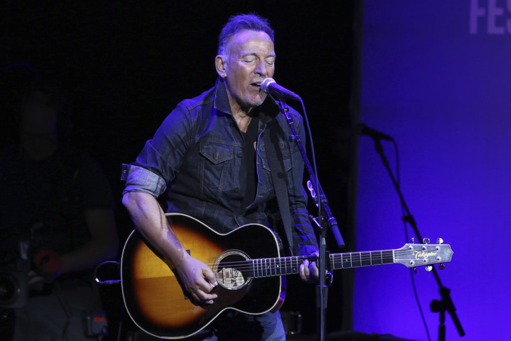 Bruce Springsteen, Jon Bon Jovi, Halsey και πολλοί άλλοι σε ένα διαδικτυακό Live