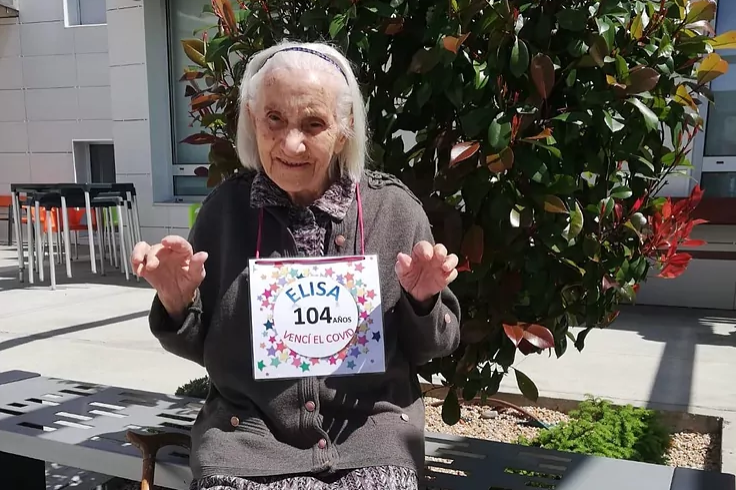 Ισπανία: Γιαγιά 104 ετών έριξε… νοκ άουτ τον κορονοϊό – Τι δήλωσε ο διευθυντής ΜΕΘ εγγονός της