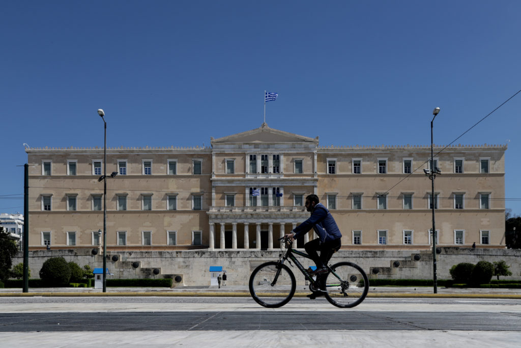 Διαμαρτυρία κατά του εκπαιδευτικού νομοσχεδίου έξω από τη Βουλή