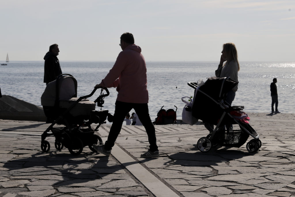 «Αναιμικό» έκτακτο επίδομα σε δικαιούχους του Ελάχιστου Εγγυημένου Εισοδήματος με παιδιά