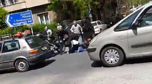 Ωμή αστυνομική βία κατά οδηγού στο κέντρο της Αθήνας (Video)