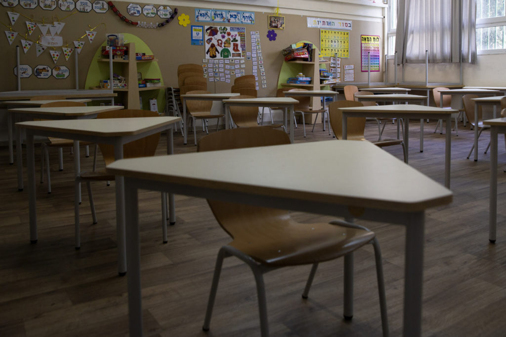 Κορονοϊός: Επιστήμονες συνιστούν προσοχή στο άνοιγμα των σχολείων