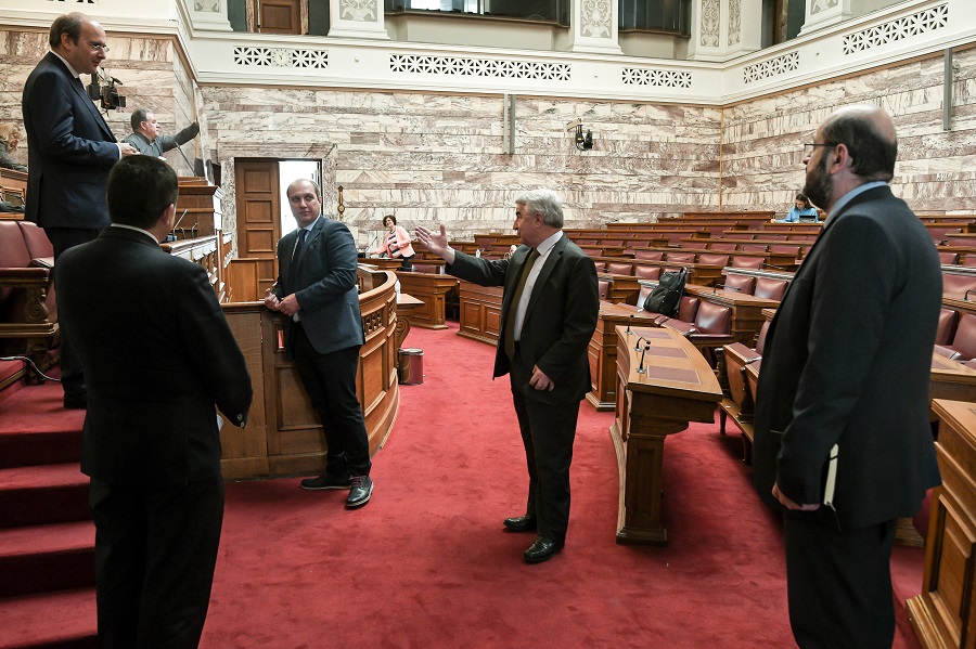 Τα ευαίσθητα οικοσυστήματα απειλούνται από τον κ. Χατζηδάκη