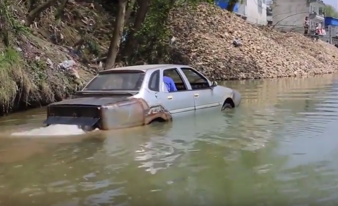 Ο Κινέζος Τζέιμς Μποντ (video)