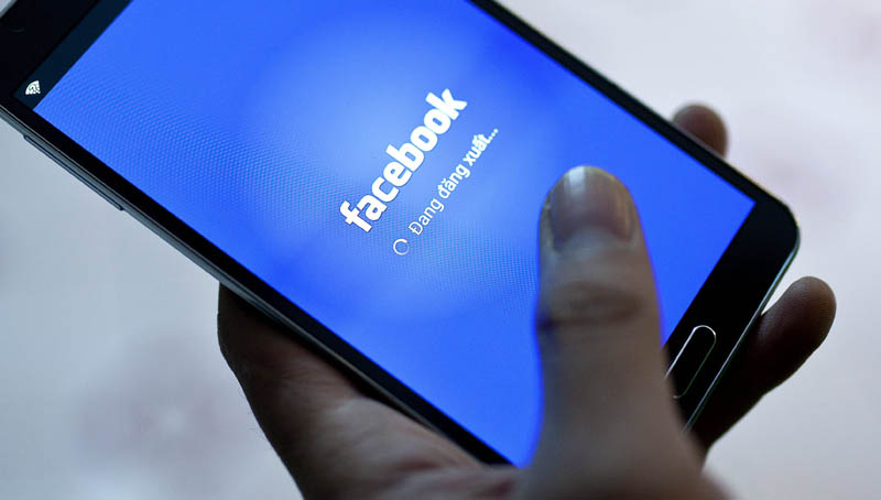 «Κόβουν» το Facebook στη Ρωσία