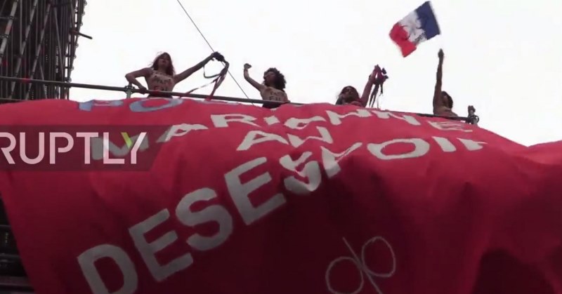 Οι ακτιβίστριες της Femen αποδοκίμασαν τη Λεπέν (video)