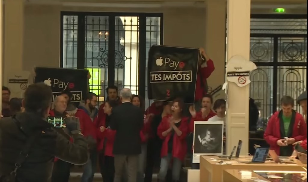 Παρίσι: Κατάληψη από ακτιβιστές σε κατάστημα της Apple για να …πληρώσει φόρους (video)