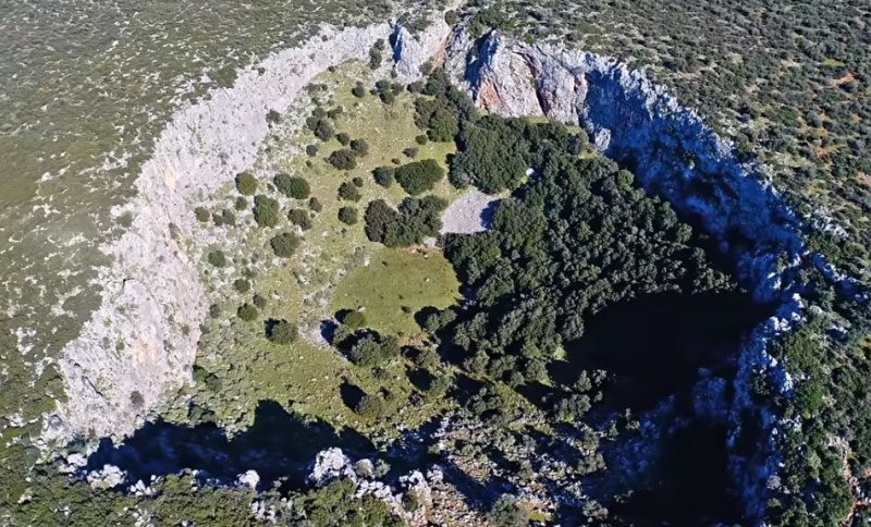 Το μυστήριο του μεγάλου κρατήρα στη Βοιωτία (Video)