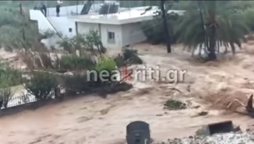 Λασίθι: Άνθρωποι κινδύνευσαν λόγω βροχής – Ανέβηκαν στην ταράτσα για να σωθούν (video – εικόνες)
