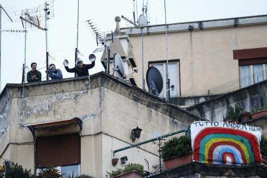 Ιταλία: Η μουσική το αντίδοτο στην καραντίνα (videos)