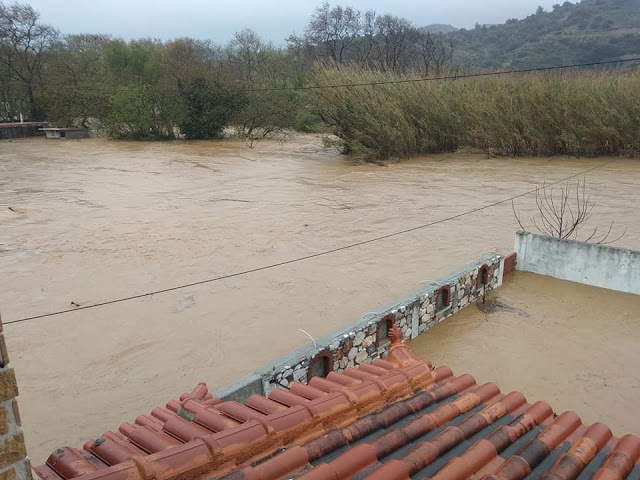 Σοβαρές ζημιές από πλημμύρες σε Εύβοια, Βοιωτία και Φθιώτιδα (Photos – Video)