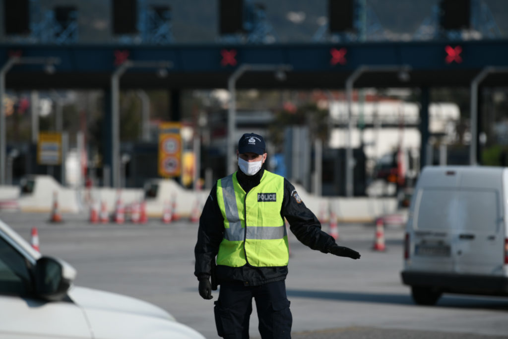 Με μέτρα Πάσχα η Πρωτομαγιά: Στους δρόμους 3.000 αστυνομικοί, μπλόκα, drones και συγκεντρώσεις με… αποστάσεις