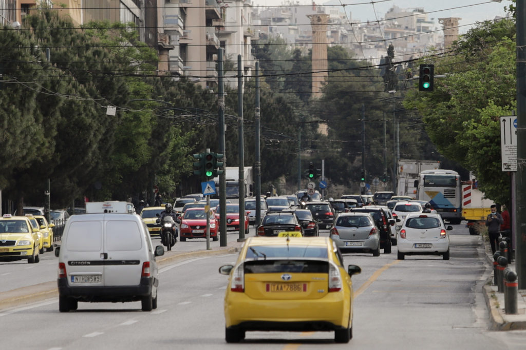 Επιστροφή στη «νέα κανονικότητα» – Πώς εξελίσσεται η πρώτη μέρα (Photos)