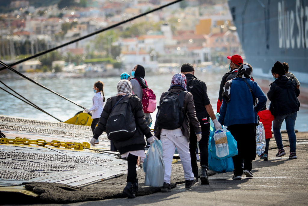 Σαντορινιός: Με φωτογραφική Σύμβαση η μεταφορά των προσφύγων από τα νησιά