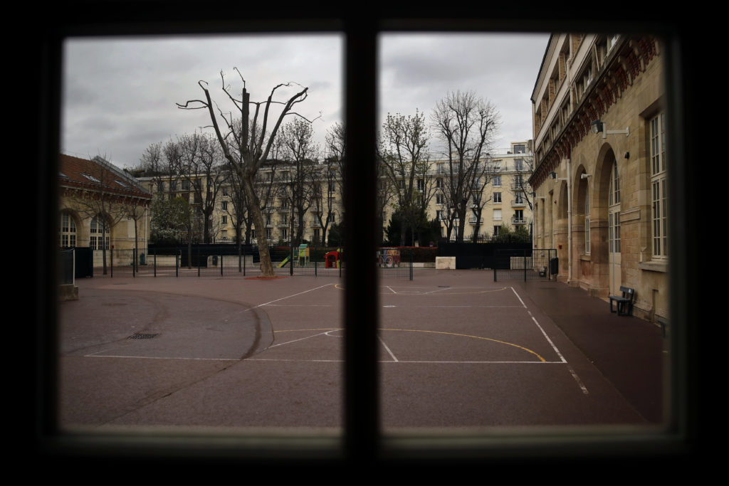 Γαλλία: Δήμαρχοι ζητούν να μην ανοίξουν τα σχολεία