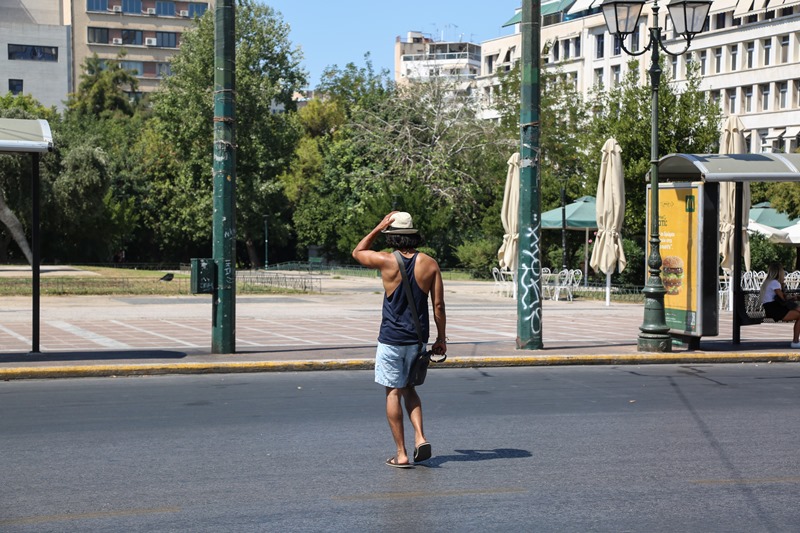 Καιρός: Θερμή εισβολή με 35άρια και αφρικανική σκόνη