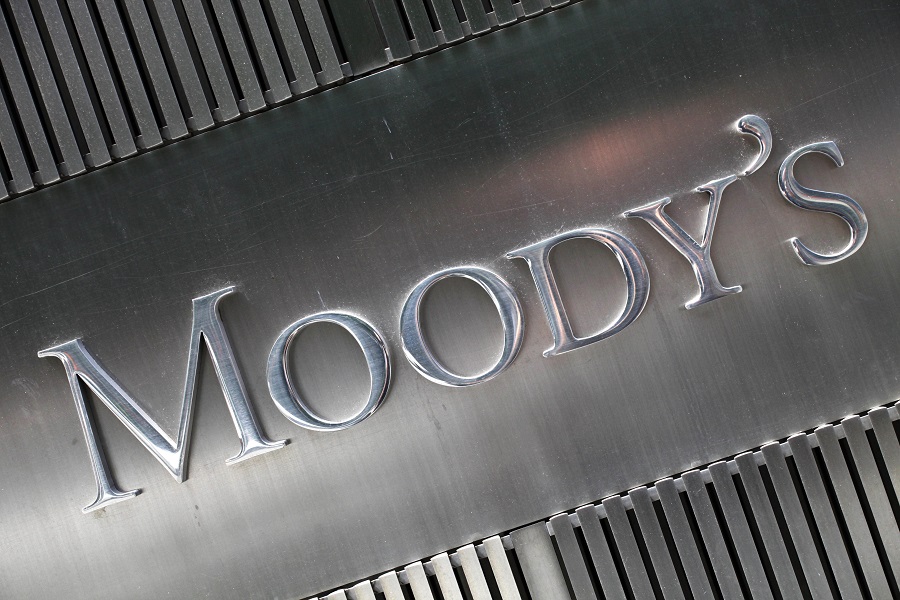 Καμπάνες κατάρρευσης για την ελληνική οικονομία – Η Moody’s υποβάθμισε το outlook πέντε τραπεζών