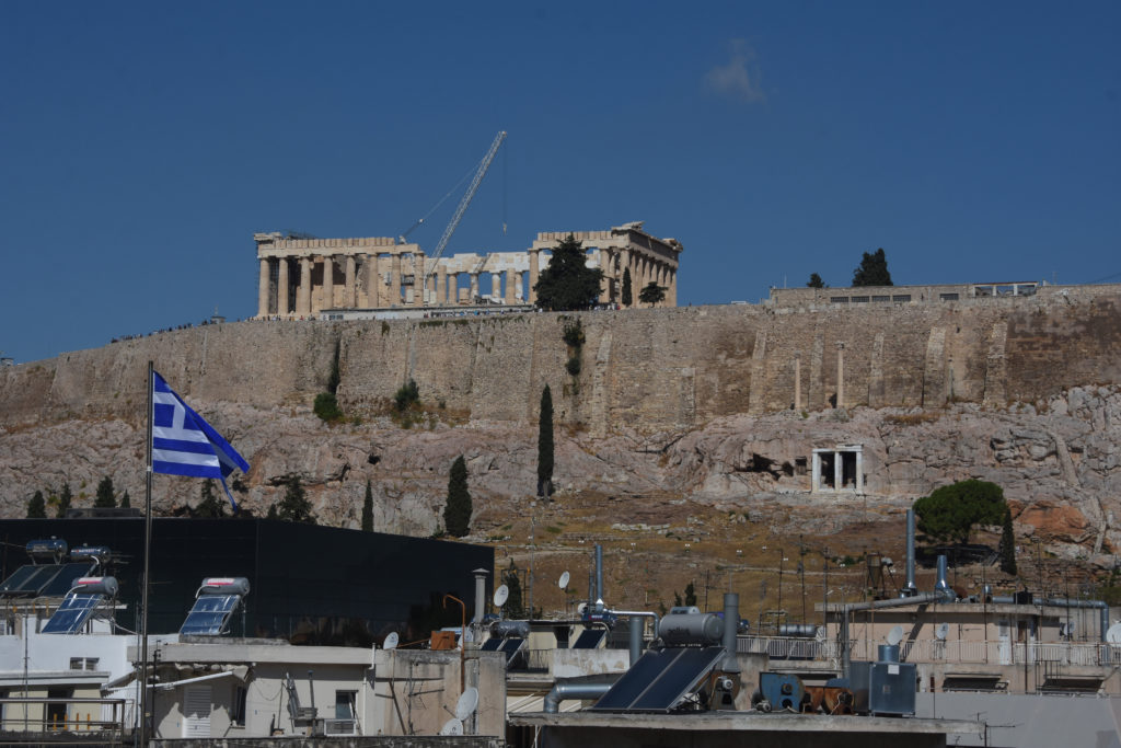 Η Μενδώνη κονταίνει το ΣτΕ κι όχι τα ξενοδοχεία γύρω από την Ακρόπολη