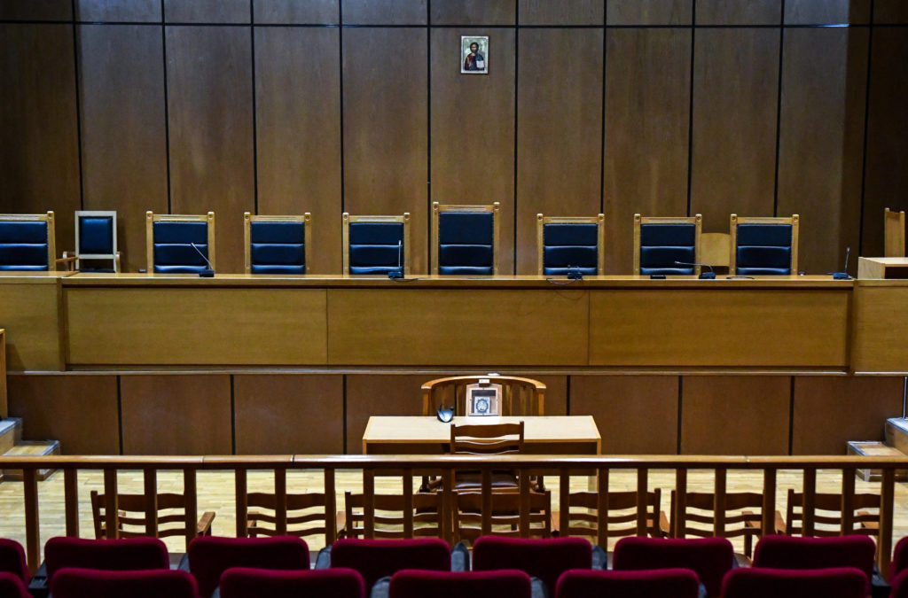 Οι διοικητικοί δικαστές αντίθετοι με τις πρακτικές της «γαλάζιας συνιστώσας» Λυμπερόπουλου – Σαλάτα